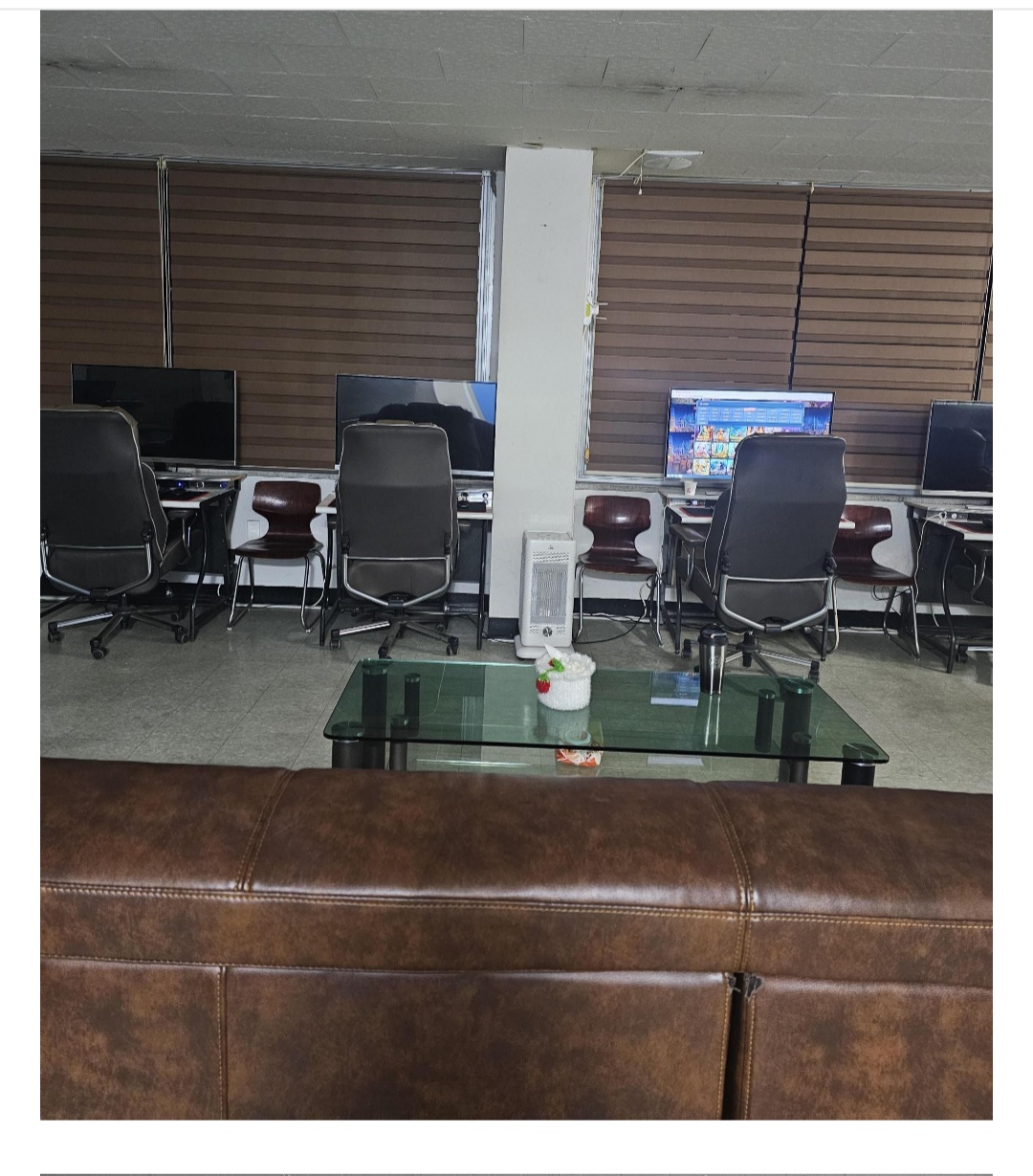 깨끗하고 넓은 성인 pc팝니다